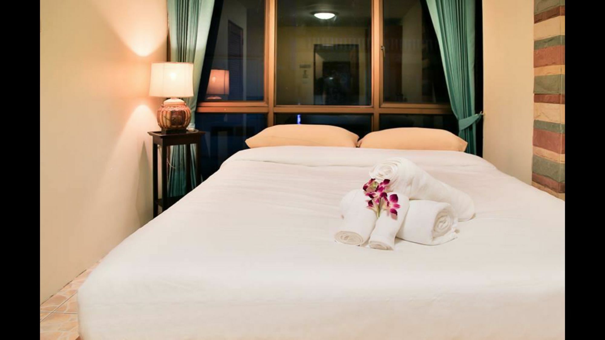 Avenue Beach Hotel Praia de Jomtien Exterior foto